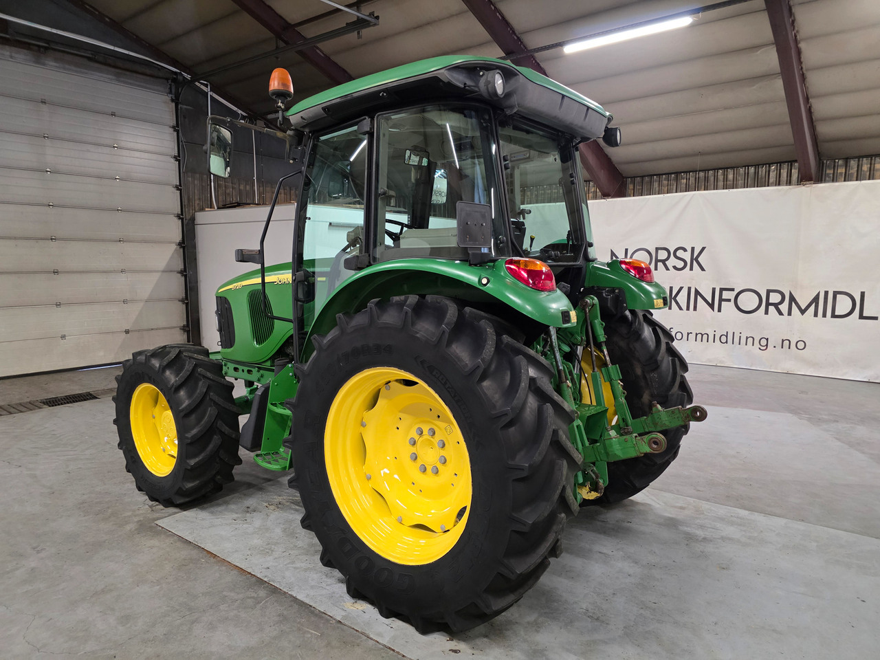 John Deere 5720 - Tracteur agricole: photos 4 John Deere 5720 - Tracteur agricole: photos 4