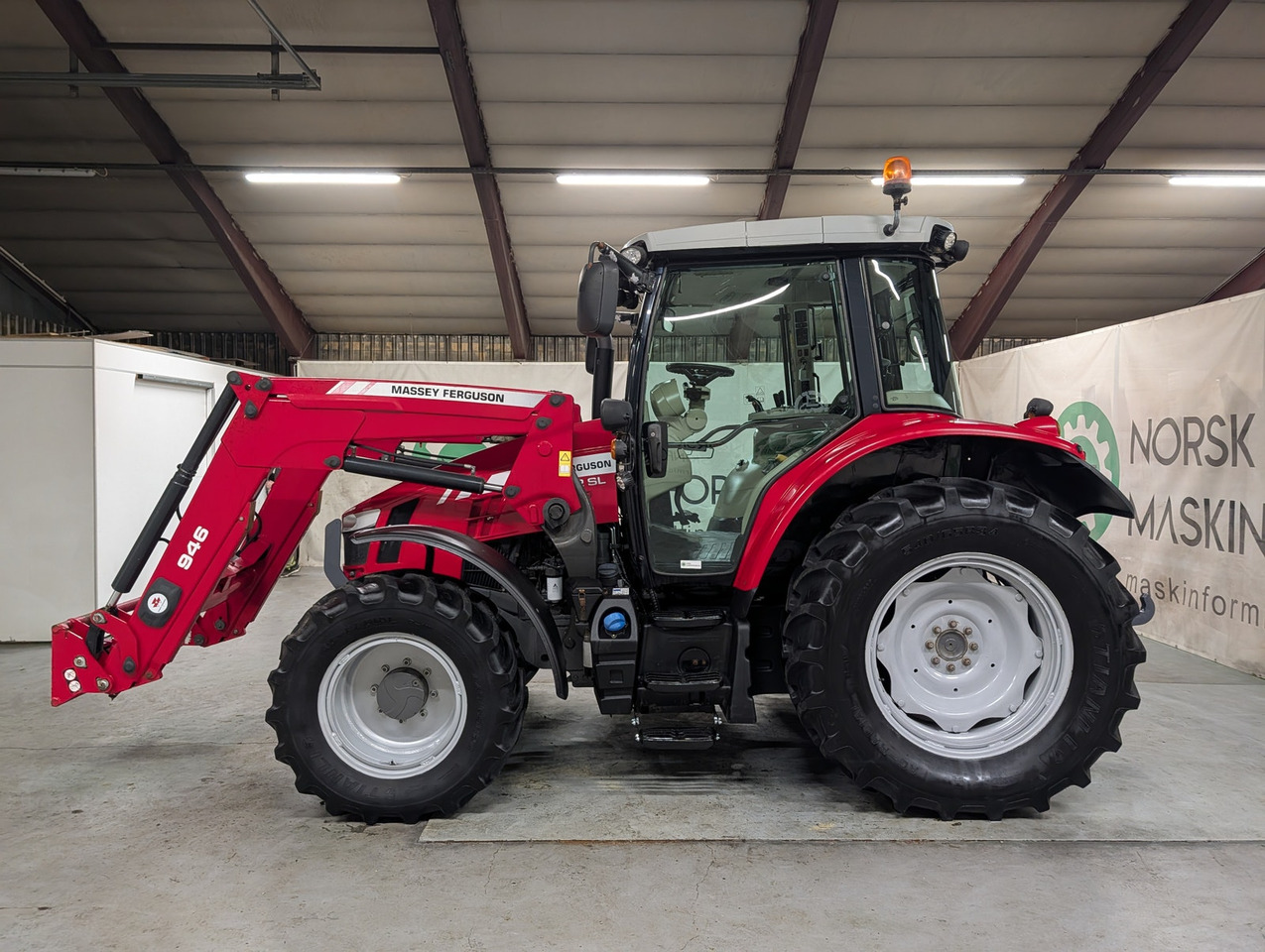 Massey Ferguson 5712SL - Tracteur agricole: photos 2 Massey Ferguson 5712SL - Tracteur agricole: photos 2