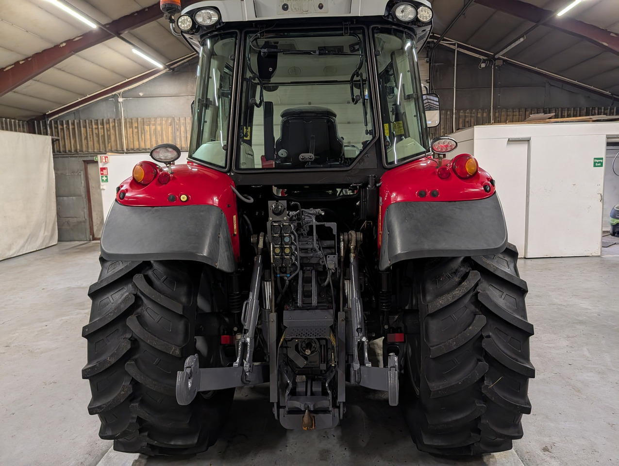 Massey Ferguson 5712SL - Tracteur agricole: photos 4 Massey Ferguson 5712SL - Tracteur agricole: photos 4
