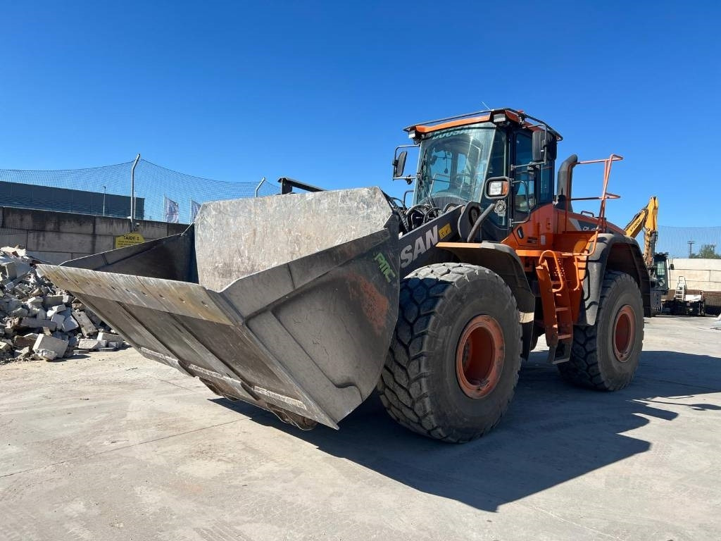 Doosan DL 420-5 CVT-5 - Chargeuse sur pneus: photos 1 Doosan DL 420-5 CVT-5 - Chargeuse sur pneus: photos 1