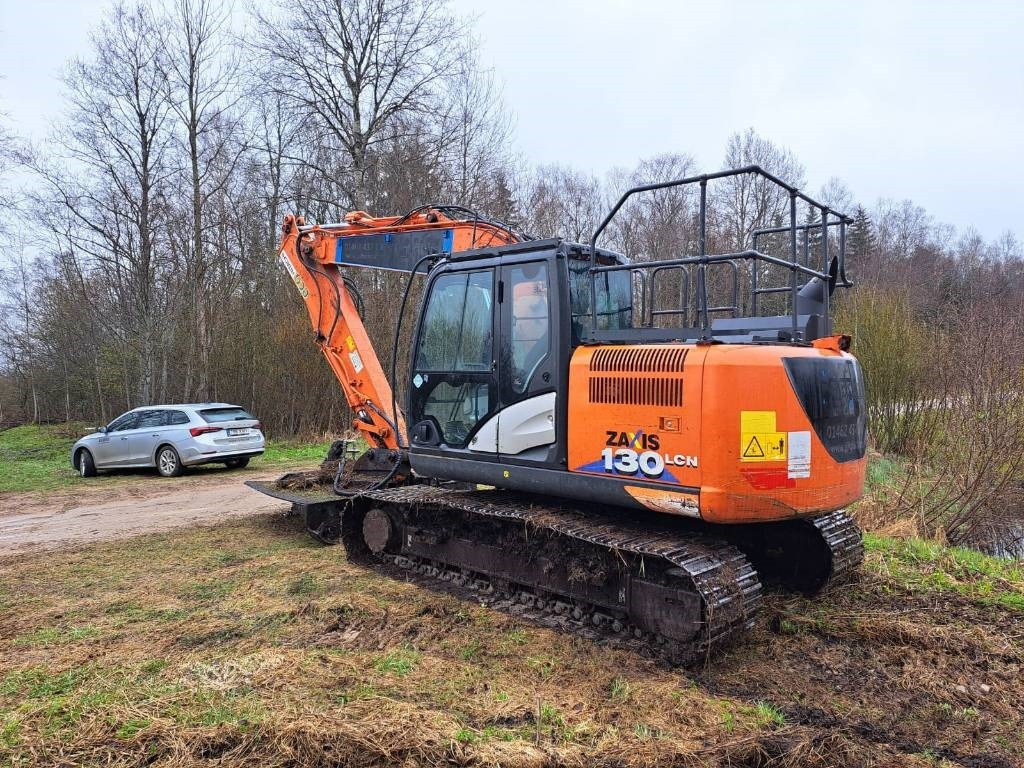 Hitachi ZX 130 LC N-6 - Pelle sur chenille: photos 3 Hitachi ZX 130 LC N-6 - Pelle sur chenille: photos 3