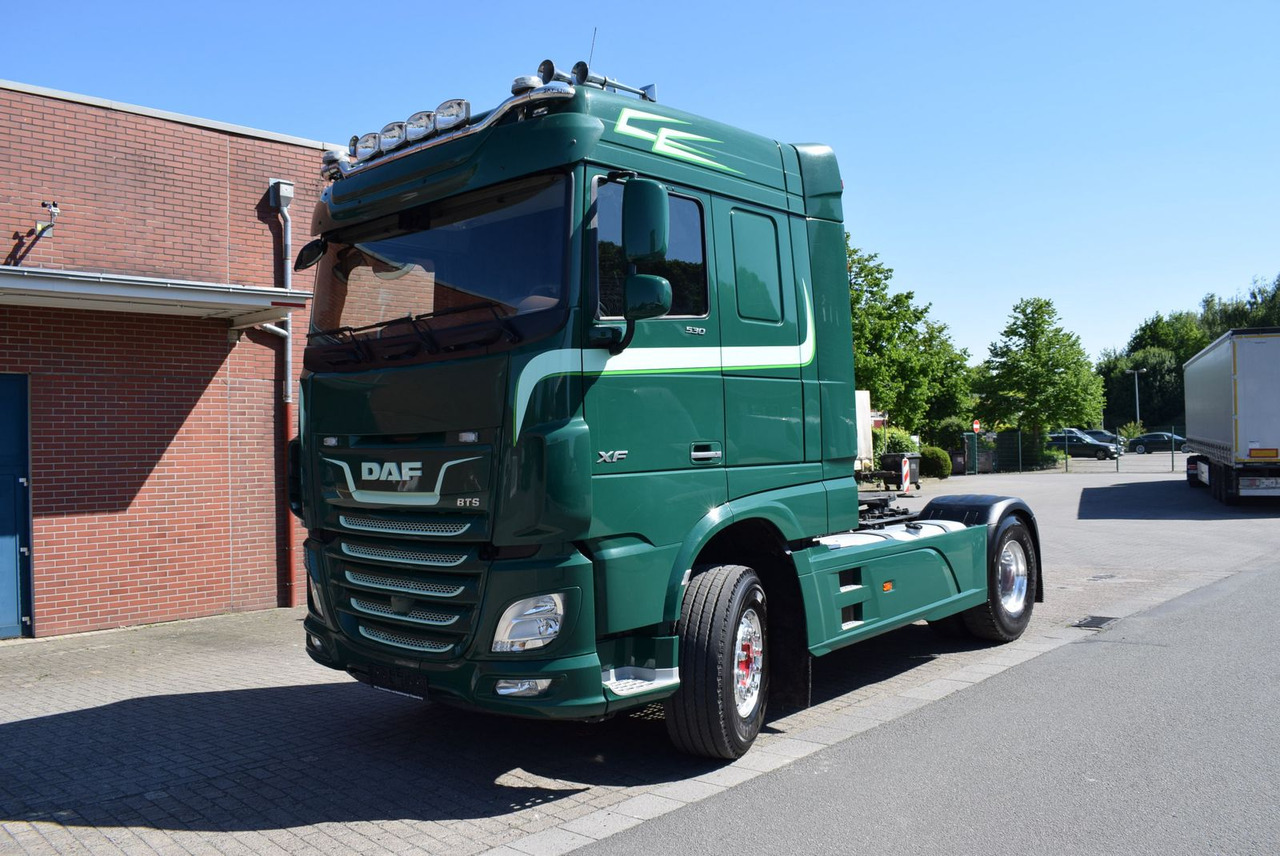 DAF XF 530 FT Retarder Leder Standklima Hydraulik - Tracteur routier: photos 1 DAF XF 530 FT Retarder Leder Standklima Hydraulik - Tracteur routier: photos 1