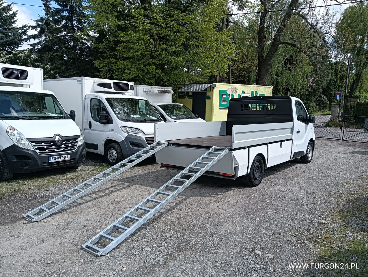 RENAULT TRAFIC SKRZYNIA PAKA Z NAJAZDAMI I PÓŁKAMI NR 689 - Utilitaire plateau: photos 4 RENAULT TRAFIC SKRZYNIA PAKA Z NAJAZDAMI I PÓŁKAMI NR 689 - Utilitaire plateau: photos 4