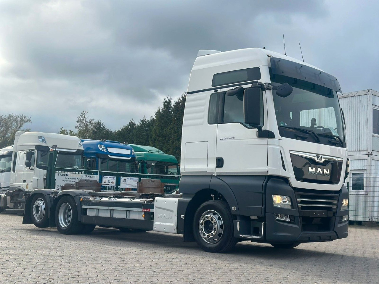 MAN 26.470*Intarder+ Lenk+Lift+Kühlbox - Camion porte-conteneur/ Caisse mobile: photos 1 MAN 26.470*Intarder+ Lenk+Lift+Kühlbox - Camion porte-conteneur/ Caisse mobile: photos 1