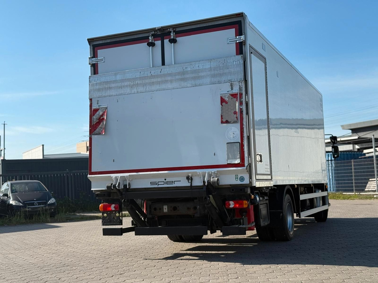 Volvo FL 42 R 240 +Thermoking T-880R+Kamera - Camion frigorifique: photos 3 Volvo FL 42 R 240 +Thermoking T-880R+Kamera - Camion frigorifique: photos 3