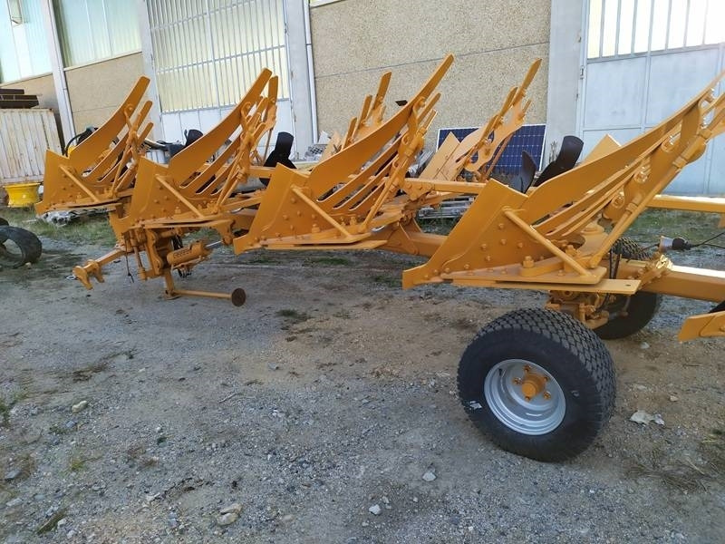 MORO PNT 14 (nuovo) - Charrue: photos 2 MORO PNT 14 (nuovo) - Charrue: photos 2