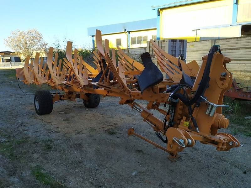 MORO PNT 14 (nuovo) - Charrue: photos 1 MORO PNT 14 (nuovo) - Charrue: photos 1