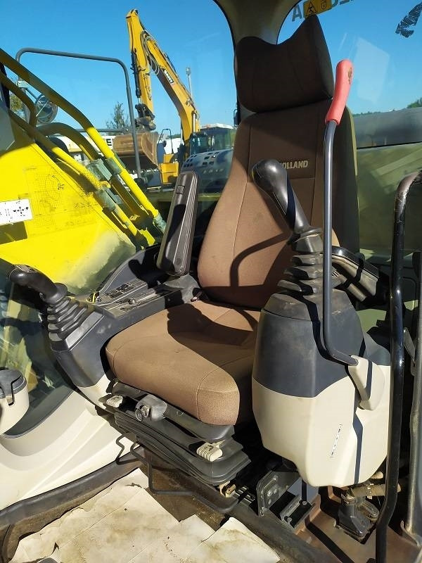 New Holland E 265 C - Pelle sur chenille: photos 4 New Holland E 265 C - Pelle sur chenille: photos 4