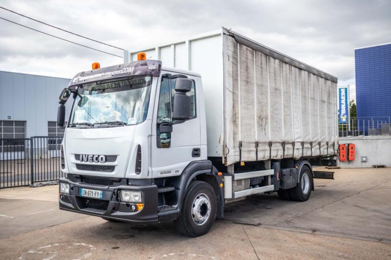 Iveco EUROCARGO 160E25 - Camion à rideaux coulissants: photos 1 Iveco EUROCARGO 160E25 - Camion à rideaux coulissants: photos 1