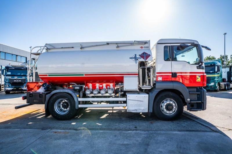 MAN TGS 18.400 4x4H +CM 11.500L /4 COMP - Camion citerne: photos 3 MAN TGS 18.400 4x4H +CM 11.500L /4 COMP - Camion citerne: photos 3