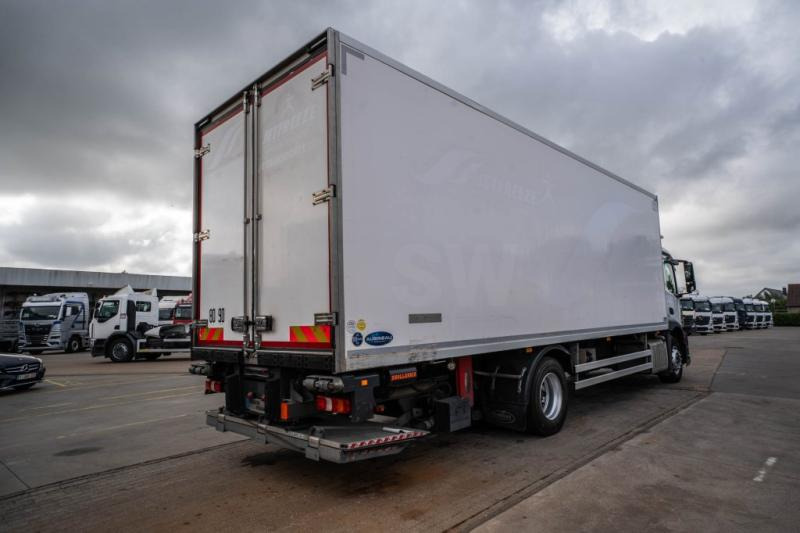 Mercedes ANTOS 1833 L +CARRIER SUPRA MULTI 1250Mt+DHOLLANDIA 2.5T. - Camion frigorifique: photos 4 Mercedes ANTOS 1833 L +CARRIER SUPRA MULTI 1250Mt+DHOLLANDIA 2.5T. - Camion frigorifique: photos 4