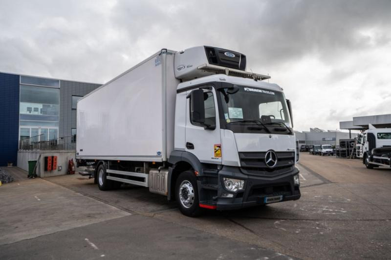Mercedes ANTOS 1833 L +CARRIER SUPRA MULTI 1250Mt+DHOLLANDIA 2.5T. - Camion frigorifique: photos 2 Mercedes ANTOS 1833 L +CARRIER SUPRA MULTI 1250Mt+DHOLLANDIA 2.5T. - Camion frigorifique: photos 2