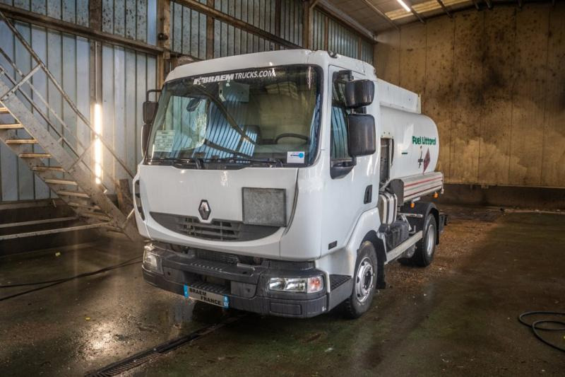 Renault 180 DCI+5500L/3COMP LAMES - Camion citerne: photos 1 Renault 180 DCI+5500L/3COMP LAMES - Camion citerne: photos 1
