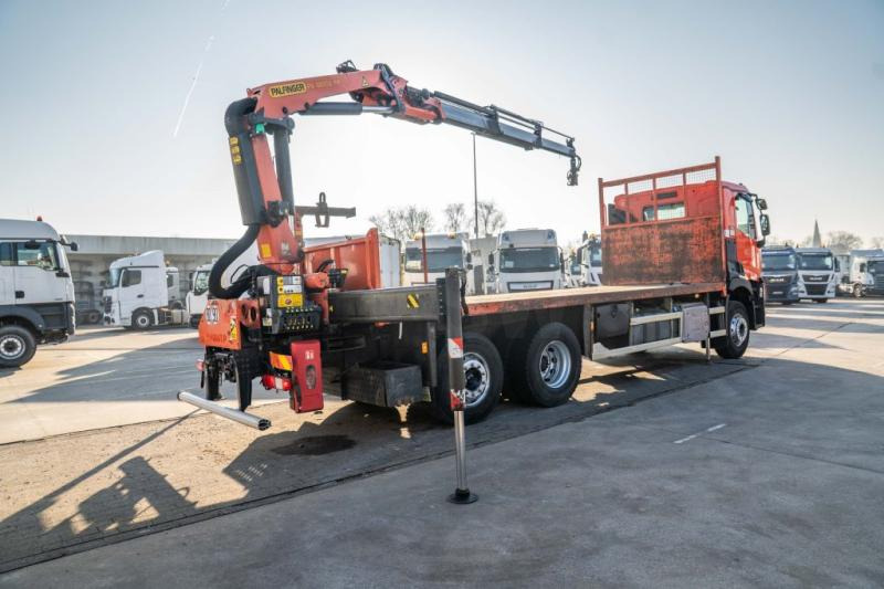 Renault C 380 DXI-6X2-PALFINGER 18002C/3 - Camion plateau, Camion grue: photos 4 Renault C 380 DXI-6X2-PALFINGER 18002C/3 - Camion plateau, Camion grue: photos 4