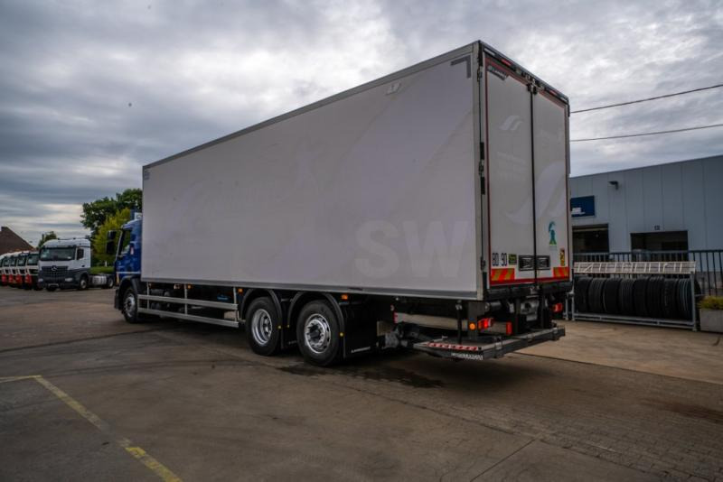 Renault D WIDE 380 DXI+CARRIER SUPRA 1150 Mt + DHOLLANDIA 2T - Camion frigorifique: photos 5 Renault D WIDE 380 DXI+CARRIER SUPRA 1150 Mt + DHOLLANDIA 2T - Camion frigorifique: photos 5