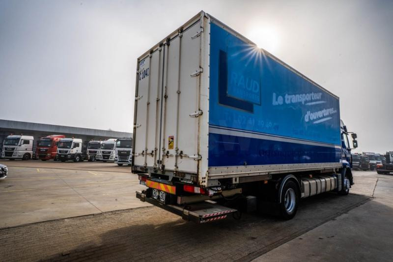 Renault PREMIUM 380 DXI+ DHOLLANDIA - Camion à rideaux coulissants: photos 4 Renault PREMIUM 380 DXI+ DHOLLANDIA - Camion à rideaux coulissants: photos 4