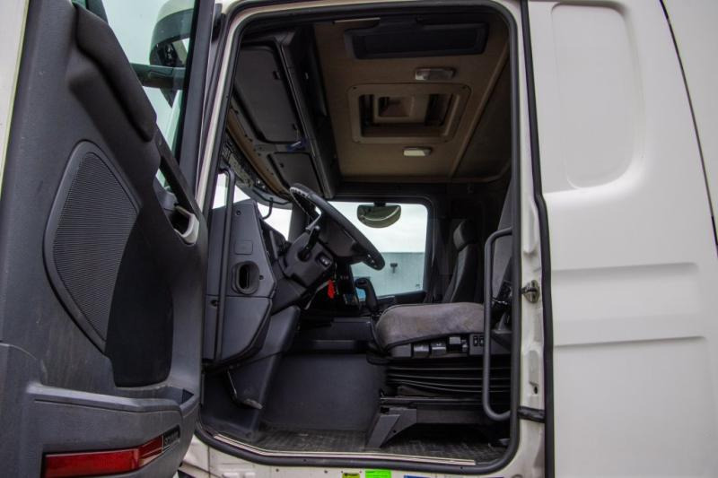 Photo d'intérieur 1: Tracteur routier Scania G 340 (LNG GAS) Photo d'intérieur 1: Tracteur routier Scania G 340 (LNG GAS)