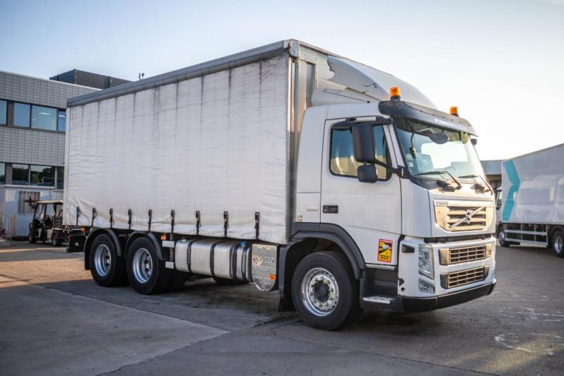 Volvo FM330-6X2+E5 (10pneus/tires) - Camion à rideaux coulissants: photos 2 Volvo FM330-6X2+E5 (10pneus/tires) - Camion à rideaux coulissants: photos 2