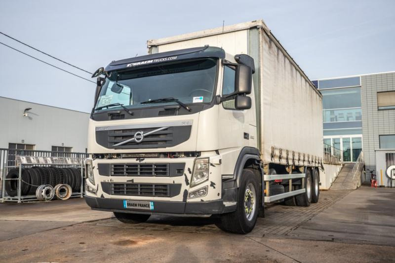 Volvo FM330-6x2-10 pneus/tires-intarder - Camion à rideaux coulissants: photos 5 Volvo FM330-6x2-10 pneus/tires-intarder - Camion à rideaux coulissants: photos 5