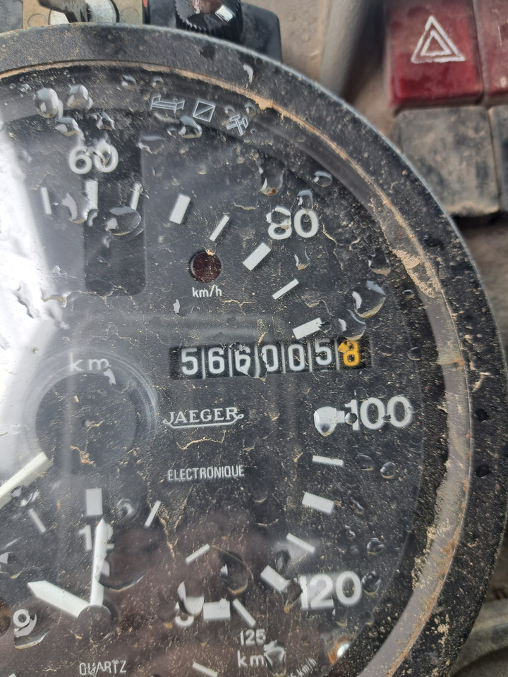 RENAULT - Camion plateau: photos 4 RENAULT - Camion plateau: photos 4