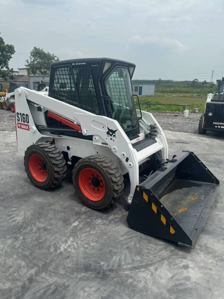 Bobcat S 160 - Mini chargeuse: photos 3 Bobcat S 160 - Mini chargeuse: photos 3