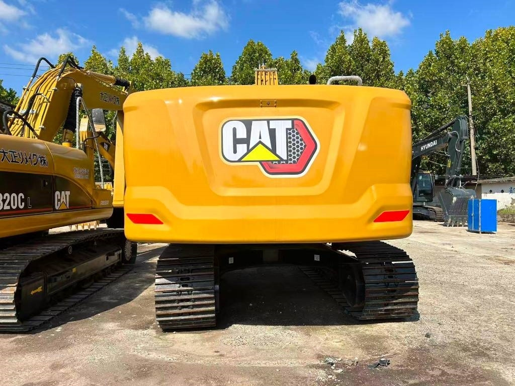 Pelle sur chenille CAT 320 GC: photos 10