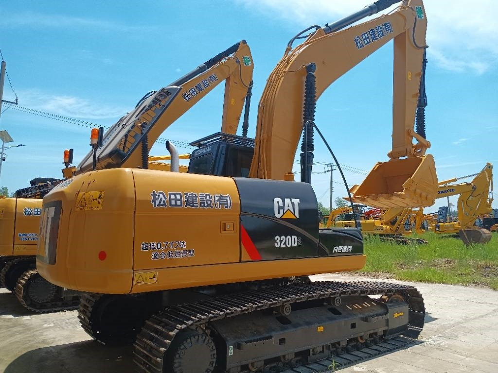 CAT 320D2 - Pelle sur chenille: photos 1 CAT 320D2 - Pelle sur chenille: photos 1