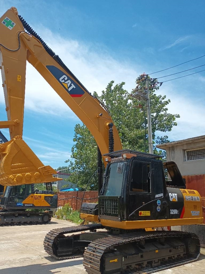 CAT 320D2 - Pelle sur chenille: photos 3 CAT 320D2 - Pelle sur chenille: photos 3