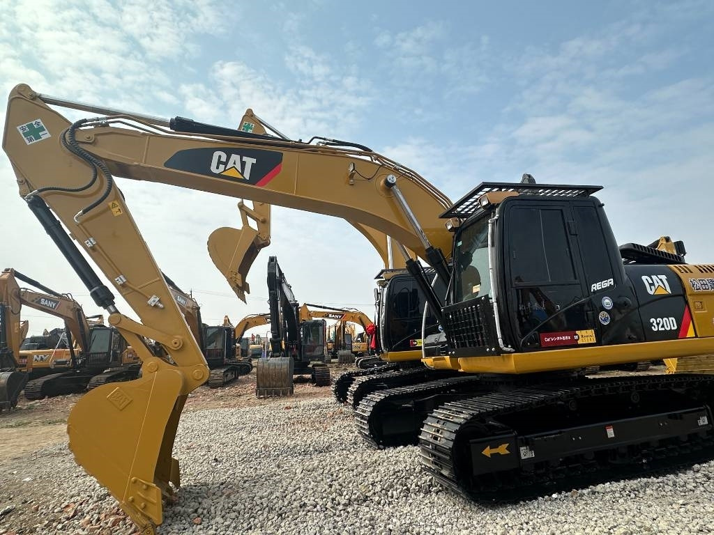 CAT 320D2 - Pelle sur chenille: photos 2 CAT 320D2 - Pelle sur chenille: photos 2