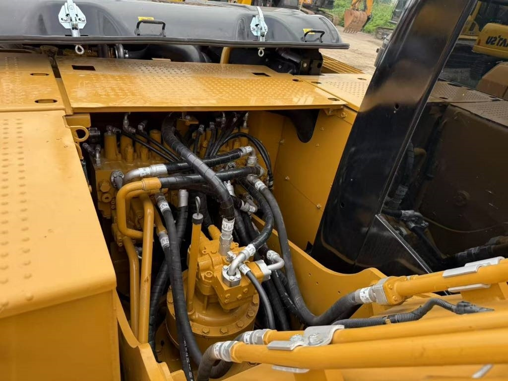 CAT 320D2L - Pelle sur chenille: photos 2 CAT 320D2L - Pelle sur chenille: photos 2