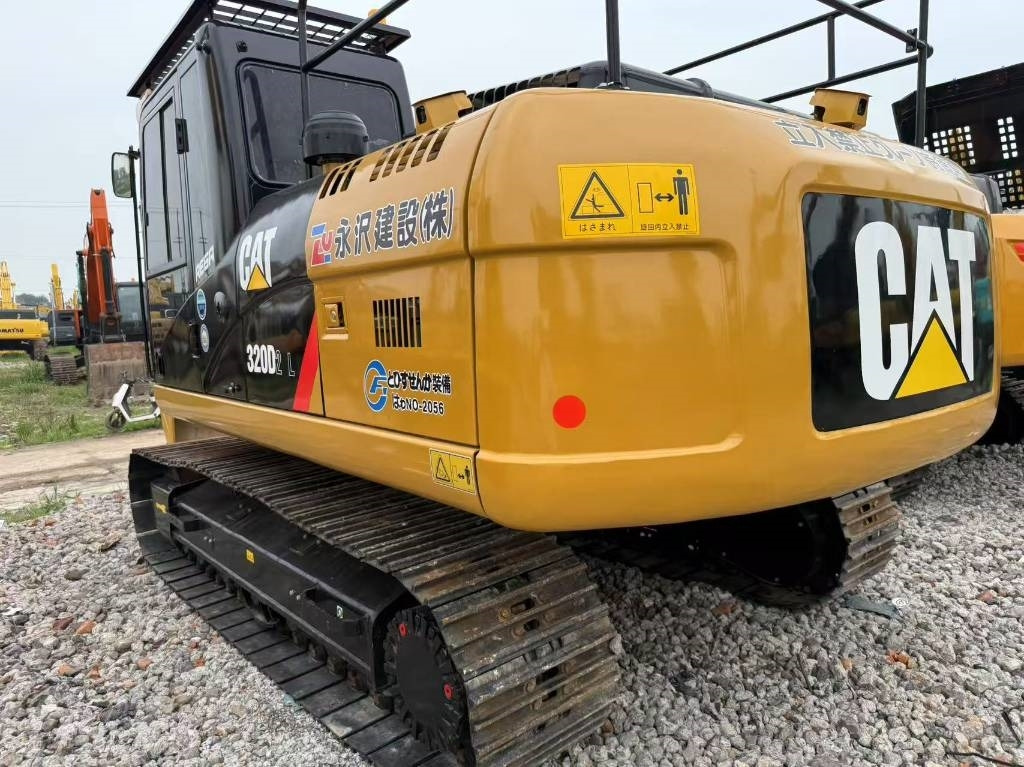 CAT 320D2L - Pelle sur chenille: photos 3 CAT 320D2L - Pelle sur chenille: photos 3