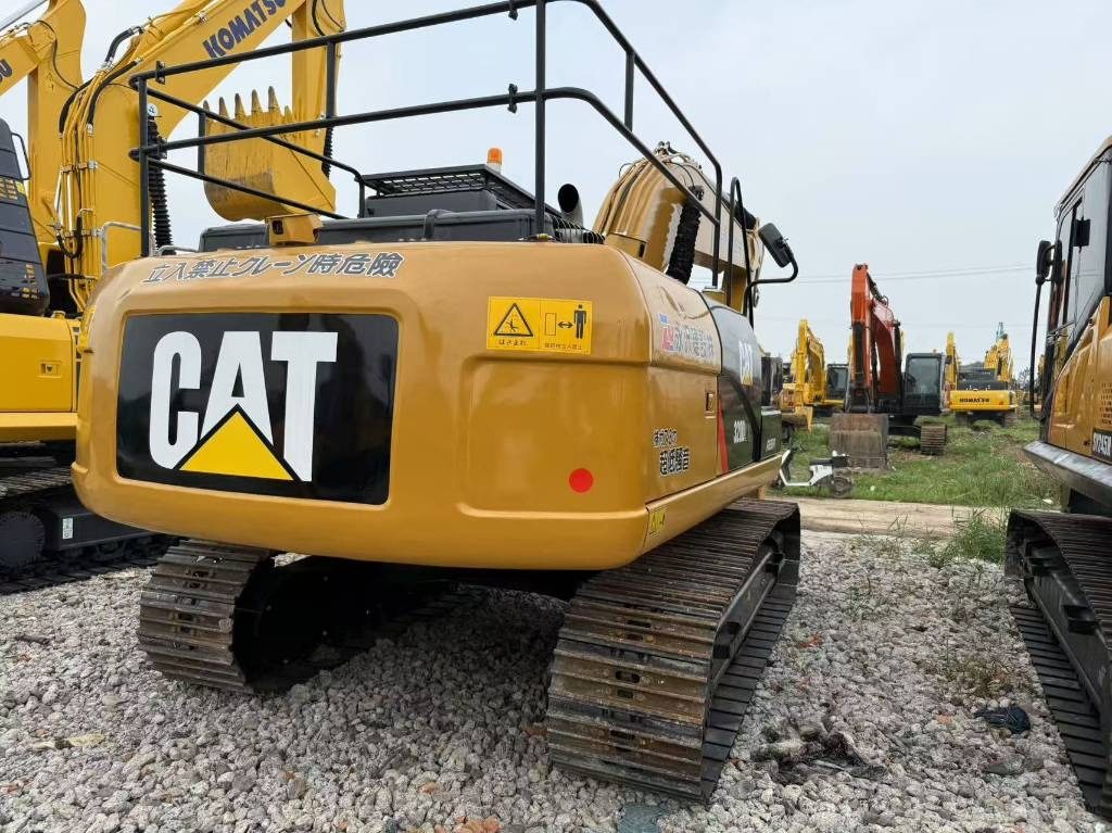 CAT 320D2L - Pelle sur chenille: photos 1 CAT 320D2L - Pelle sur chenille: photos 1