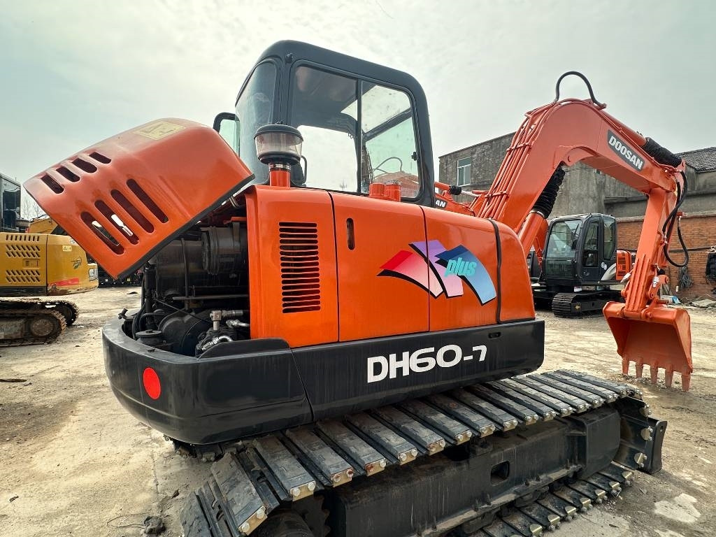 Doosan DH 60-7 - Pelle sur chenille: photos 1 Doosan DH 60-7 - Pelle sur chenille: photos 1