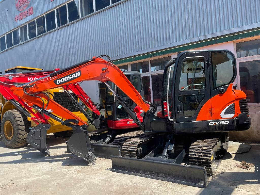 Doosan DX 60 - Mini pelle: photos 1 Doosan DX 60 - Mini pelle: photos 1