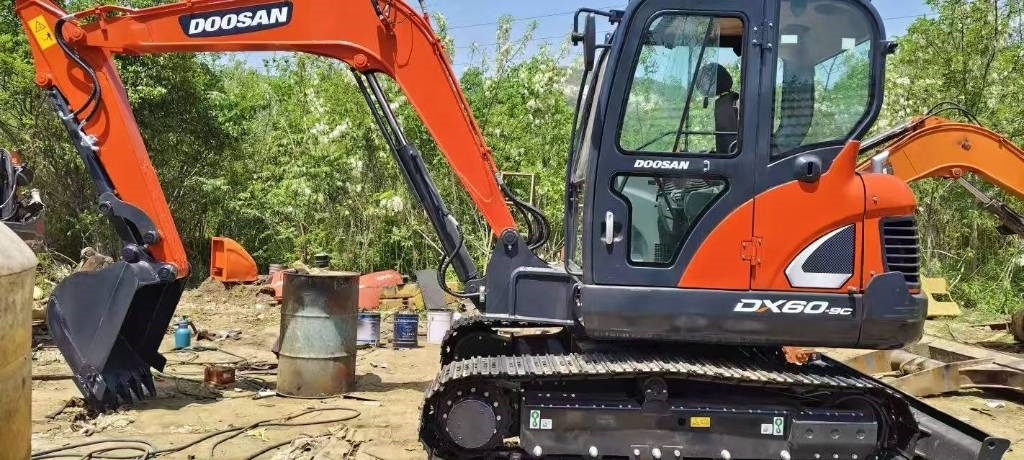Doosan DX 60 - Pelle sur chenille: photos 1 Doosan DX 60 - Pelle sur chenille: photos 1
