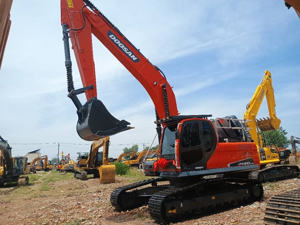 Doosan DX300LC - Pelle sur chenille: photos 3 Doosan DX300LC - Pelle sur chenille: photos 3