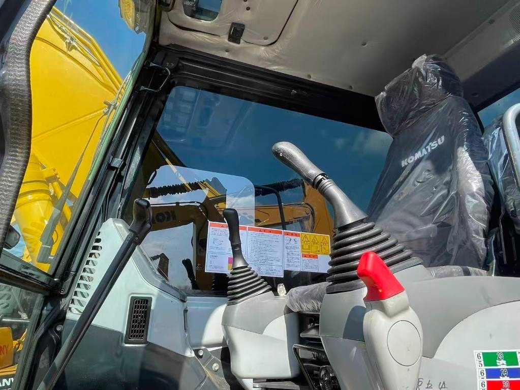 Komatsu PC 130 - Pelle sur chenille: photos 2 Komatsu PC 130 - Pelle sur chenille: photos 2