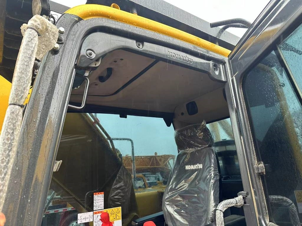 Komatsu PC 200 - Pelle sur chenille: photos 3 Komatsu PC 200 - Pelle sur chenille: photos 3