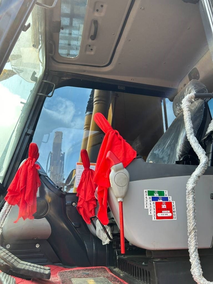 Komatsu PC 240 - Pelle sur chenille: photos 5 Komatsu PC 240 - Pelle sur chenille: photos 5