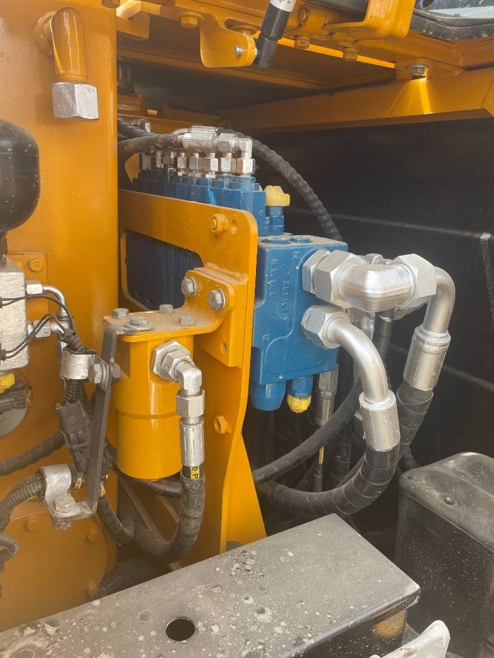 Komatsu PC 240 LC - Pelle sur chenille: photos 2 Komatsu PC 240 LC - Pelle sur chenille: photos 2