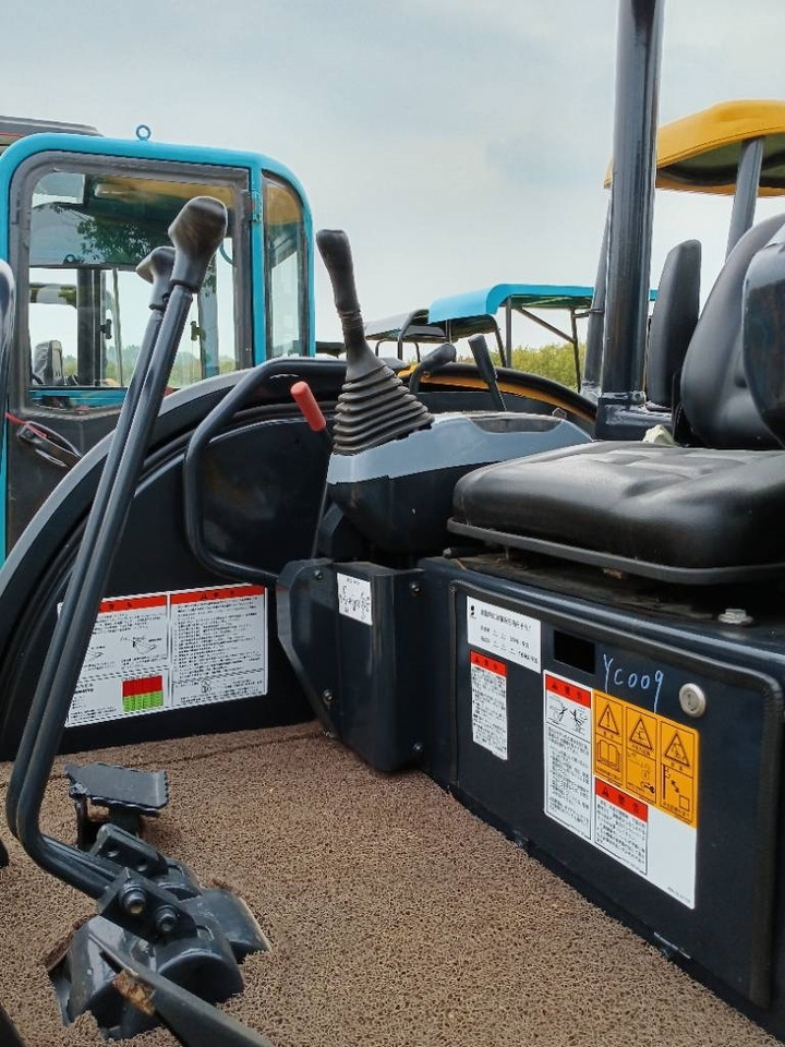 Komatsu PC 35 - Pelle sur chenille: photos 5 Komatsu PC 35 - Pelle sur chenille: photos 5