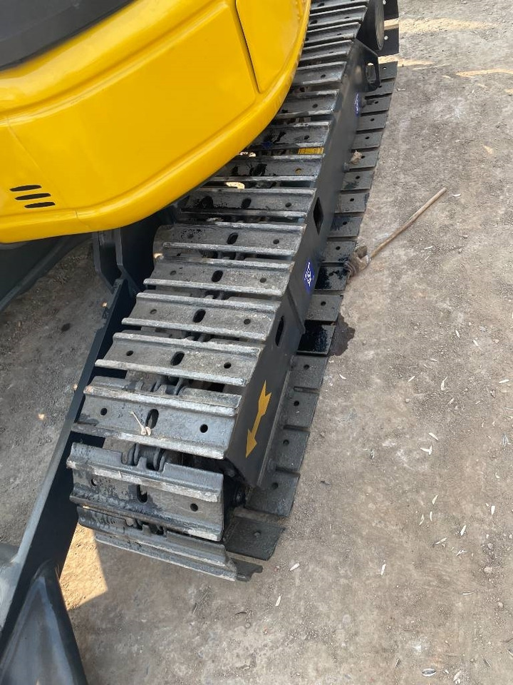 Komatsu PC 35 - Mini pelle: photos 2 Komatsu PC 35 - Mini pelle: photos 2