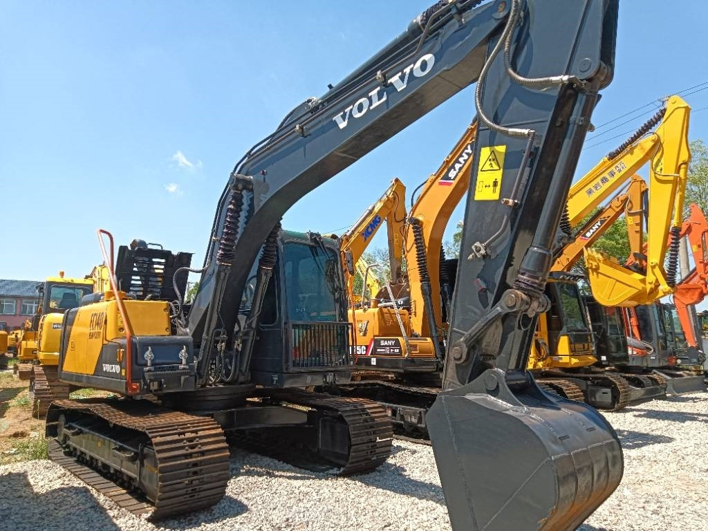 Volvo EC 140 - Pelle sur chenille: photos 3 Volvo EC 140 - Pelle sur chenille: photos 3