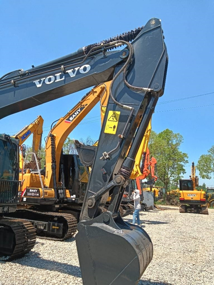 Volvo EC 140 - Pelle sur chenille: photos 2 Volvo EC 140 - Pelle sur chenille: photos 2