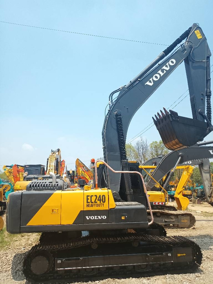 Volvo EC 240 - Pelle sur chenille: photos 1 Volvo EC 240 - Pelle sur chenille: photos 1