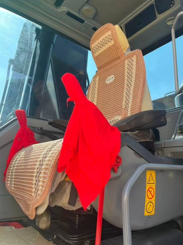 Volvo EC 240 - Pelle sur chenille: photos 3 Volvo EC 240 - Pelle sur chenille: photos 3