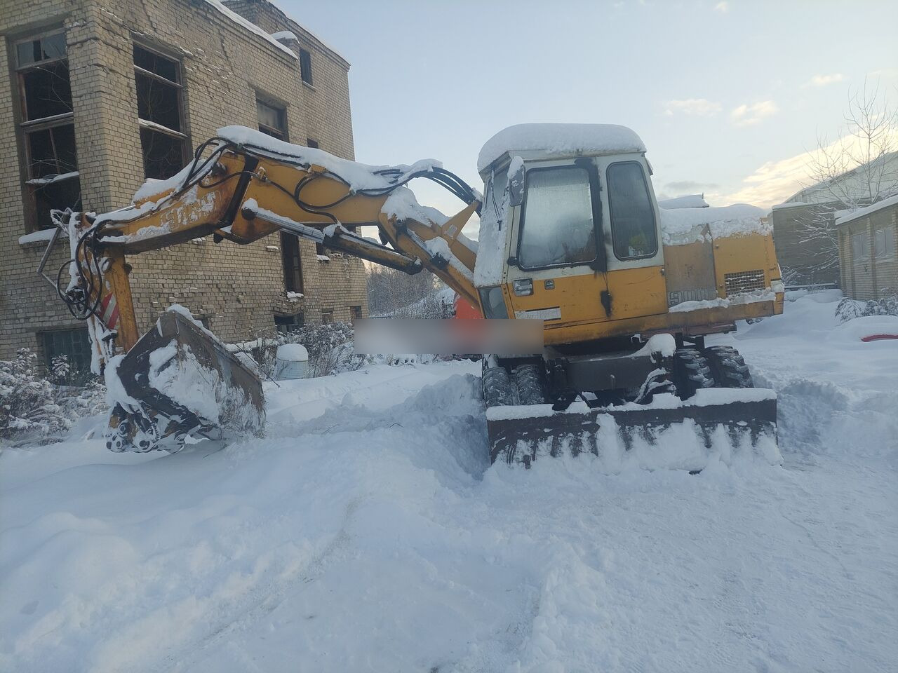 Pelle sur pneus Liebherr 900A: photos 10