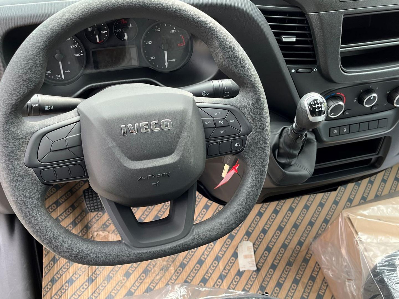 Iveco DAILY VAN, 2,3D 156k, 35S16 V - Fourgon utilitaire: photos 4 Iveco DAILY VAN, 2,3D 156k, 35S16 V - Fourgon utilitaire: photos 4