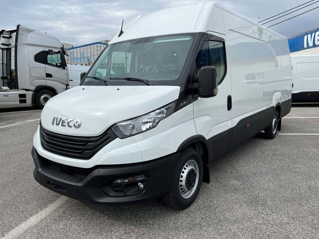 Iveco DAILY VAN, 3.0 D 176k, 35S18H V Evolution H2 - Fourgon utilitaire: photos 1 Iveco DAILY VAN, 3.0 D 176k, 35S18H V Evolution H2 - Fourgon utilitaire: photos 1