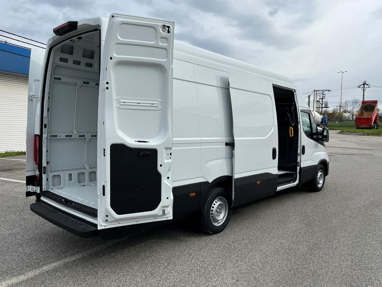 Iveco DAILY VAN, 3.0 D 176k, 35S18H V Evolution H3 - Fourgon utilitaire: photos 4 Iveco DAILY VAN, 3.0 D 176k, 35S18H V Evolution H3 - Fourgon utilitaire: photos 4